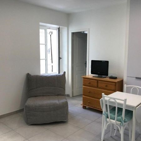 Studio Renove En Centre-Ville, Ideal Pour Des Vacances A Pied, Calme Et Confort, Classe 2 Etoiles. - Fr-1-4-512 Saint-Jean-de-Luz Buitenkant foto