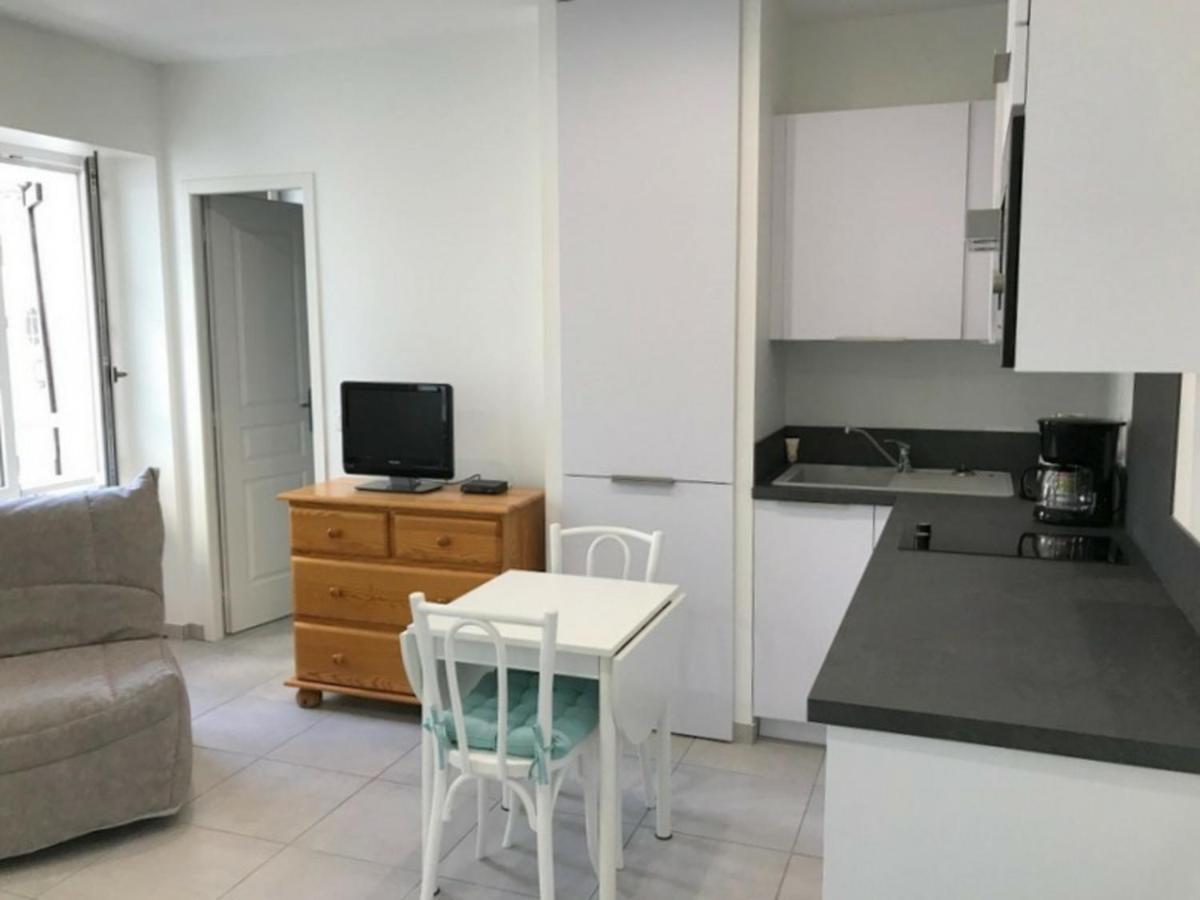 Studio Renove En Centre-Ville, Ideal Pour Des Vacances A Pied, Calme Et Confort, Classe 2 Etoiles. - Fr-1-4-512 Saint-Jean-de-Luz Buitenkant foto