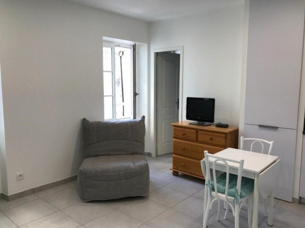 Studio Renove En Centre-Ville, Ideal Pour Des Vacances A Pied, Calme Et Confort, Classe 2 Etoiles. - Fr-1-4-512 Saint-Jean-de-Luz Buitenkant foto